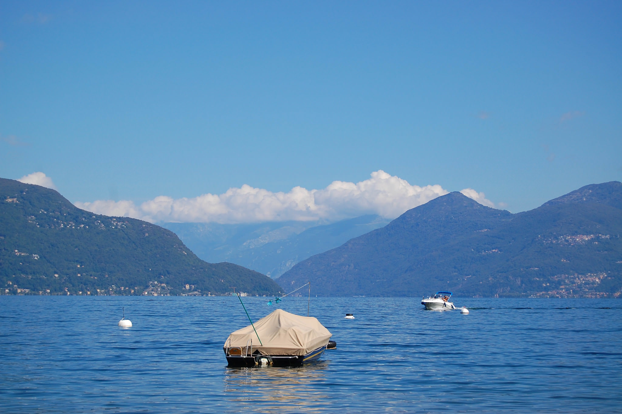 lago-maggiore-italy-boat