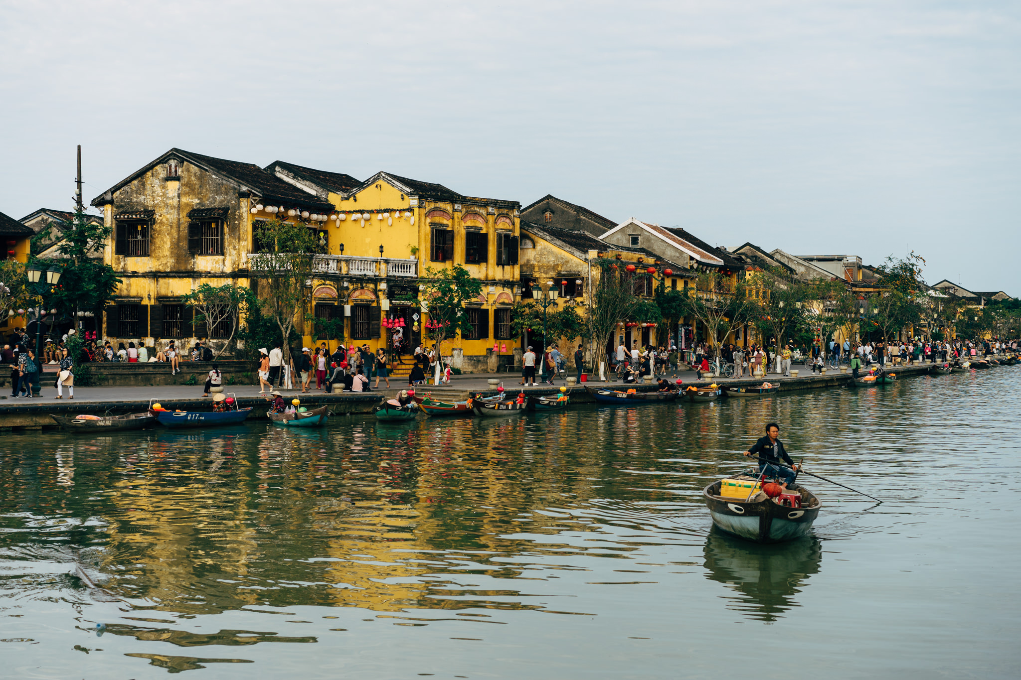 hoi-an-river-ship-small