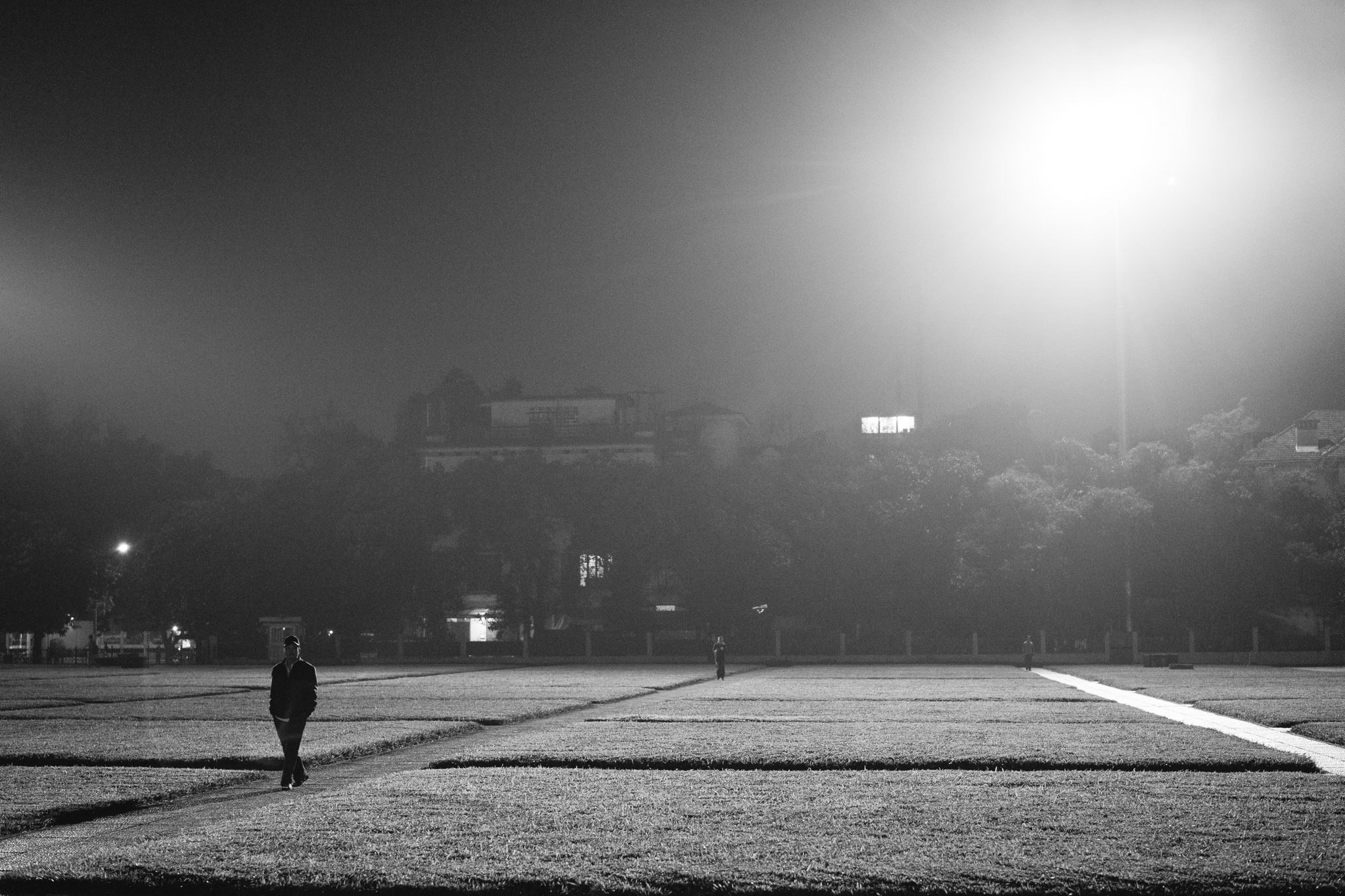 night-black-white-lonely