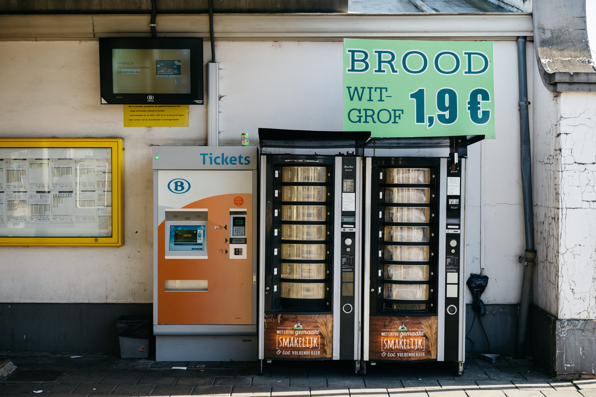 bread-vending-machine-belgium
