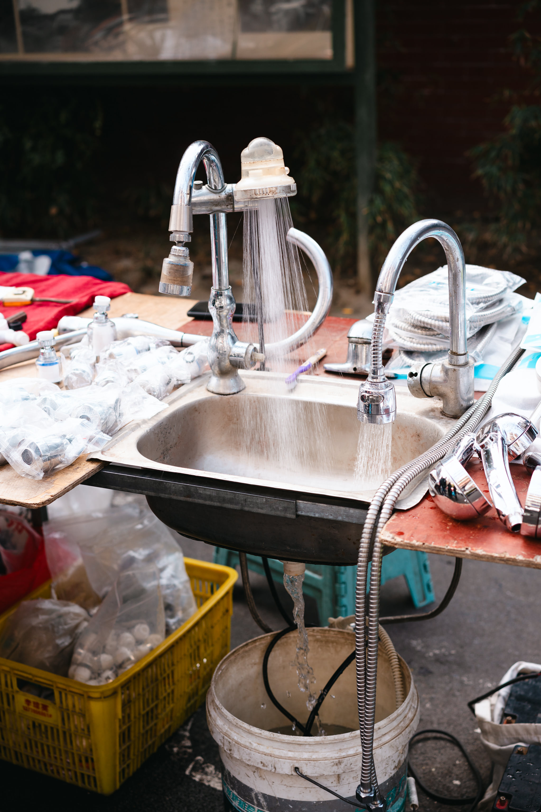 Chengdu_Market_Plumbing_Stall