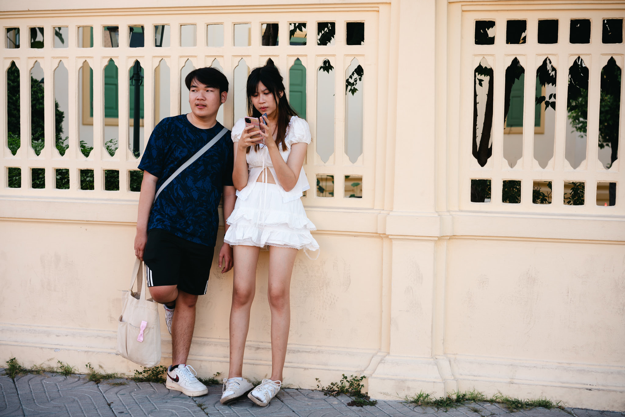 bangkok-tourist-couple-side