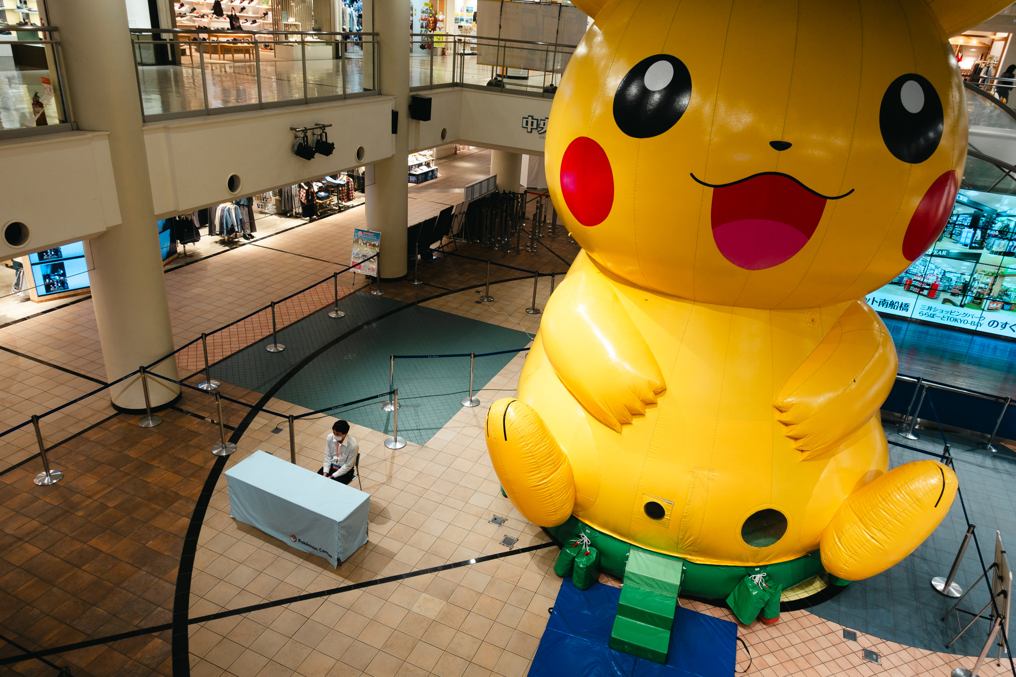 inflatable-pickachu-mall-japan